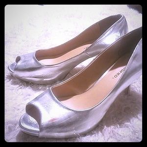 Shiny silver heel